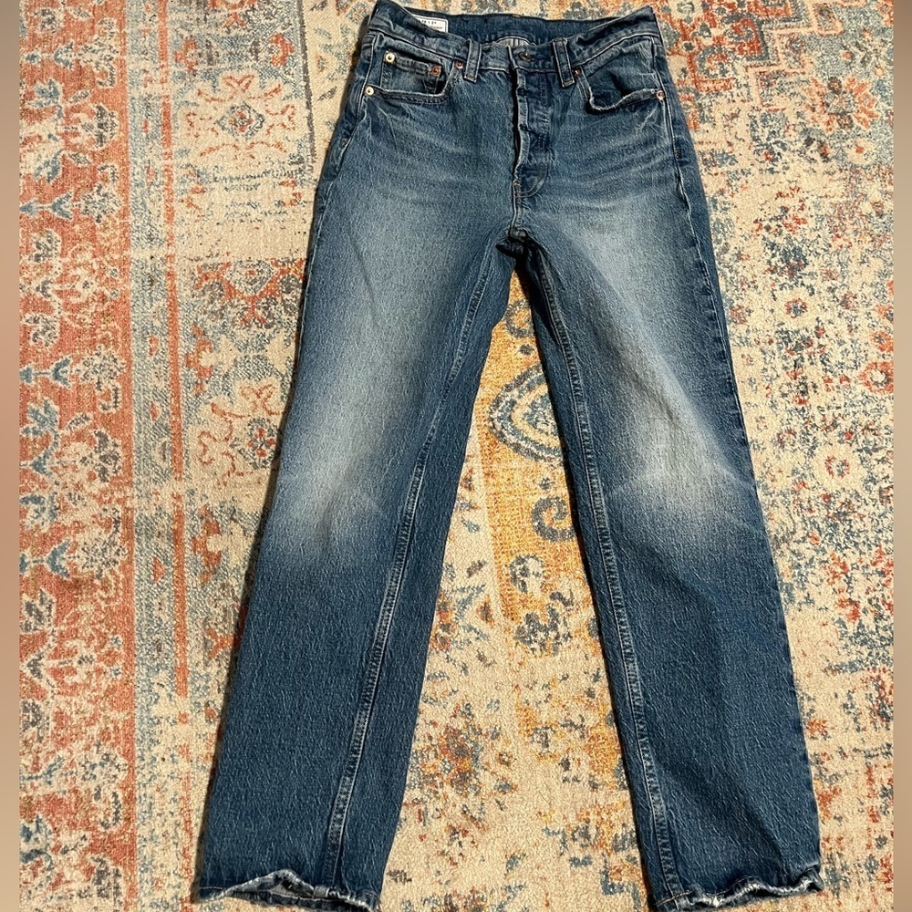 GAP Women's Mid Wash Blue Straight Jeans